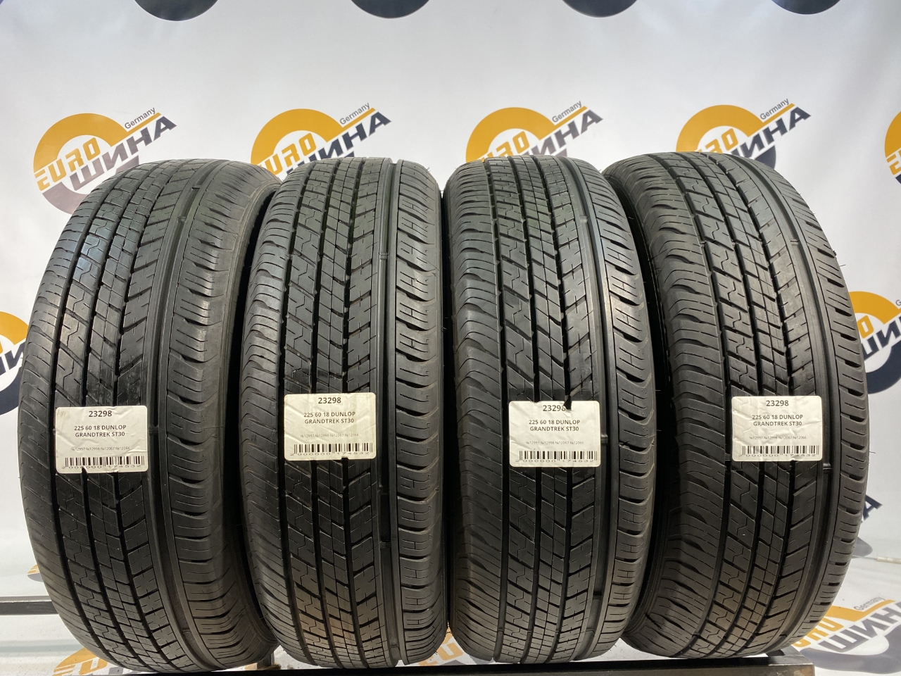 225 60 18 DUNLOP GRANDTREK ST30