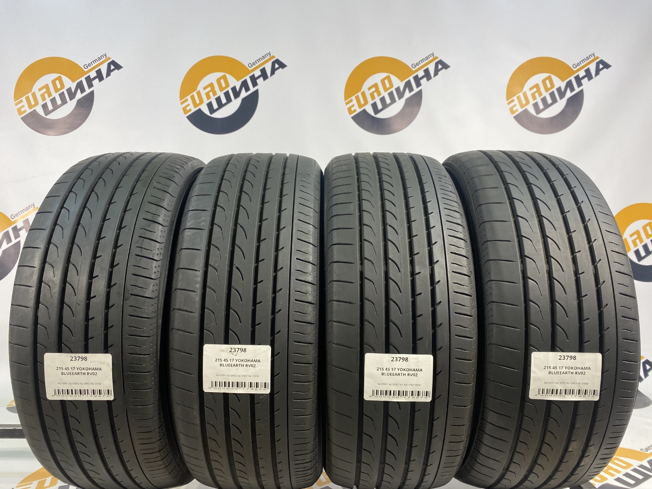 215 45 17 YOKOHAMA BLUEEARTH RV02