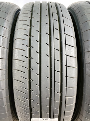 225 65 17 YOKOHAMA BLUEARTH-XT AE61