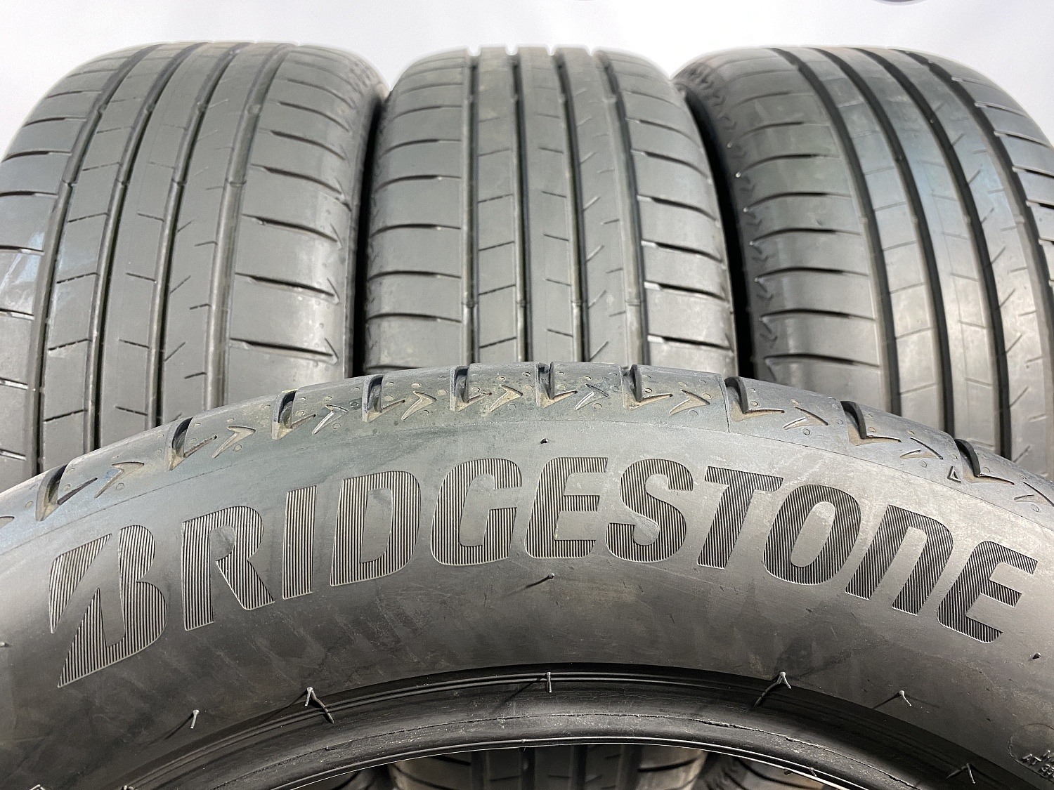 235 55 18 BRIDGESTONE ALENZA 001