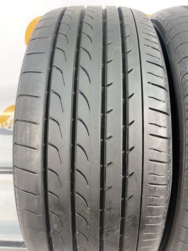 215 45 17 YOKOHAMA BLUEEARTH RV02