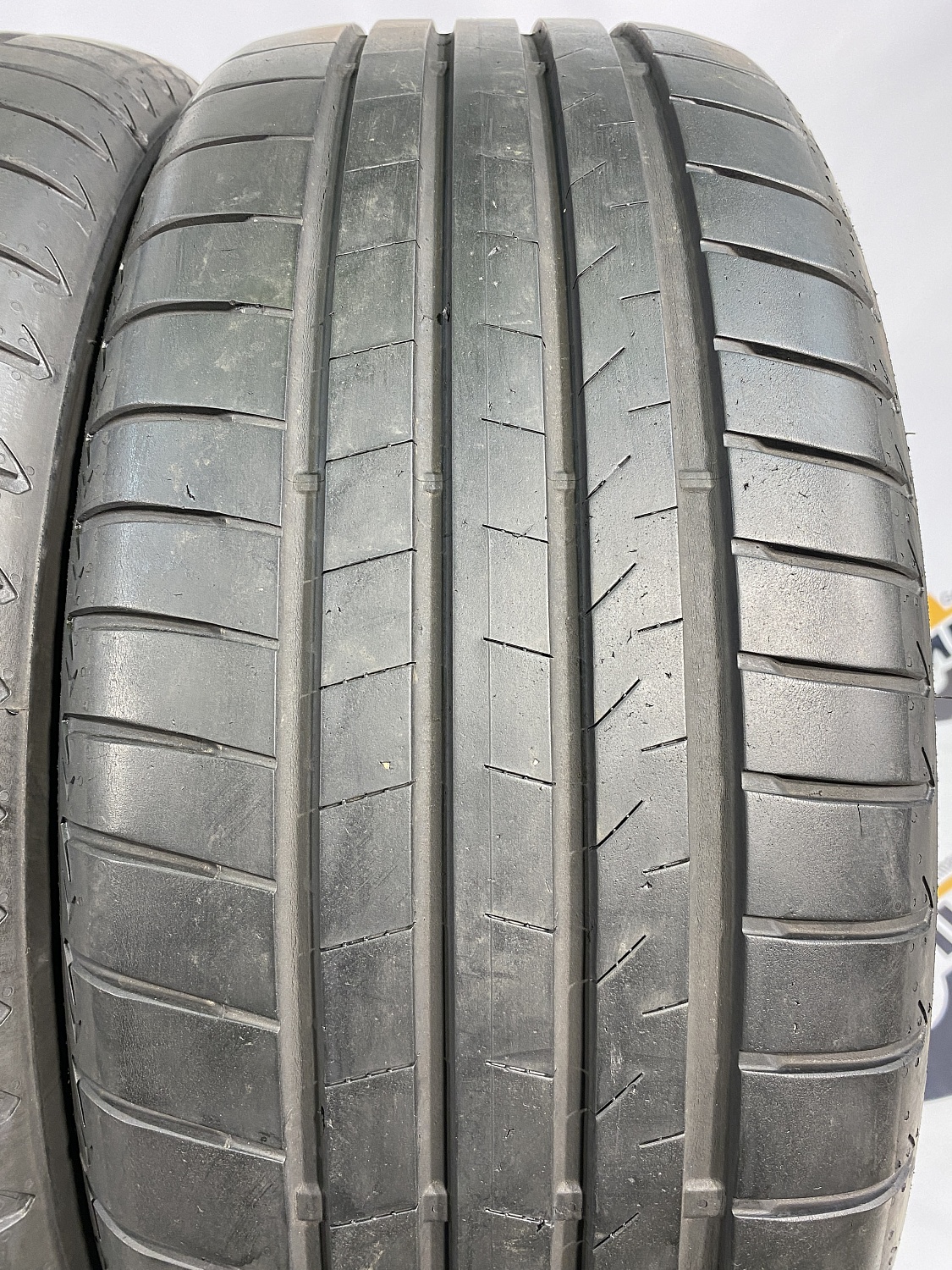 235 55 18 BRIDGESTONE ALENZA 001