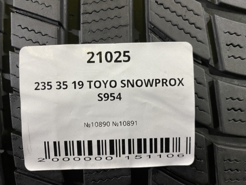 235 35 19 TOYO SNOWPROX S954