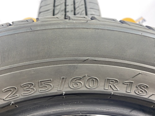 235 60 18 KUMHO CRUGEN PREMIUM KL33