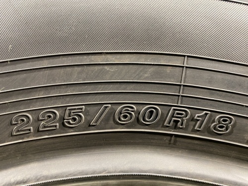 225 60 18 YOKOHAMA BLUEEARTH RV02