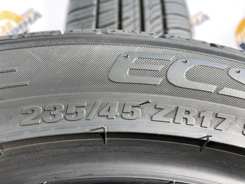 235 45 17 KUMHO ECSTA PA51