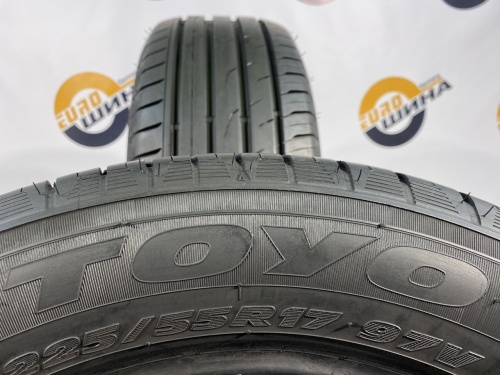 225 55 17 TOYO PROXES CF2