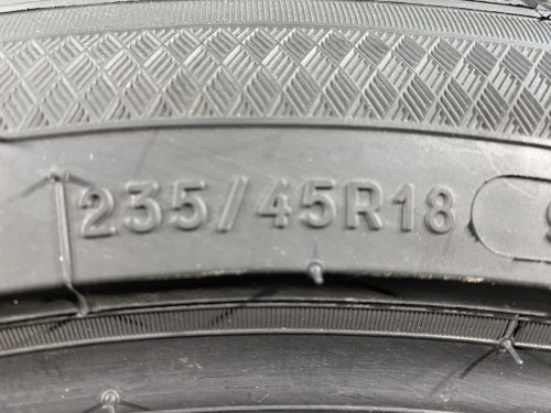 235 45 18 KLEBER DYNAXER UHP