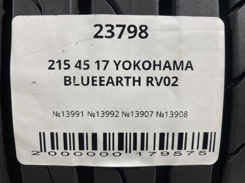 215 45 17 YOKOHAMA BLUEEARTH RV02