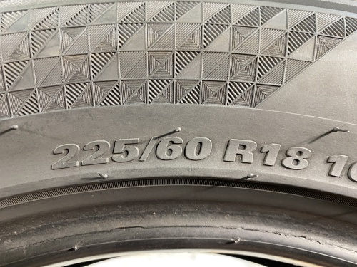 225 60 18 KUMHO CRUGEN HP71