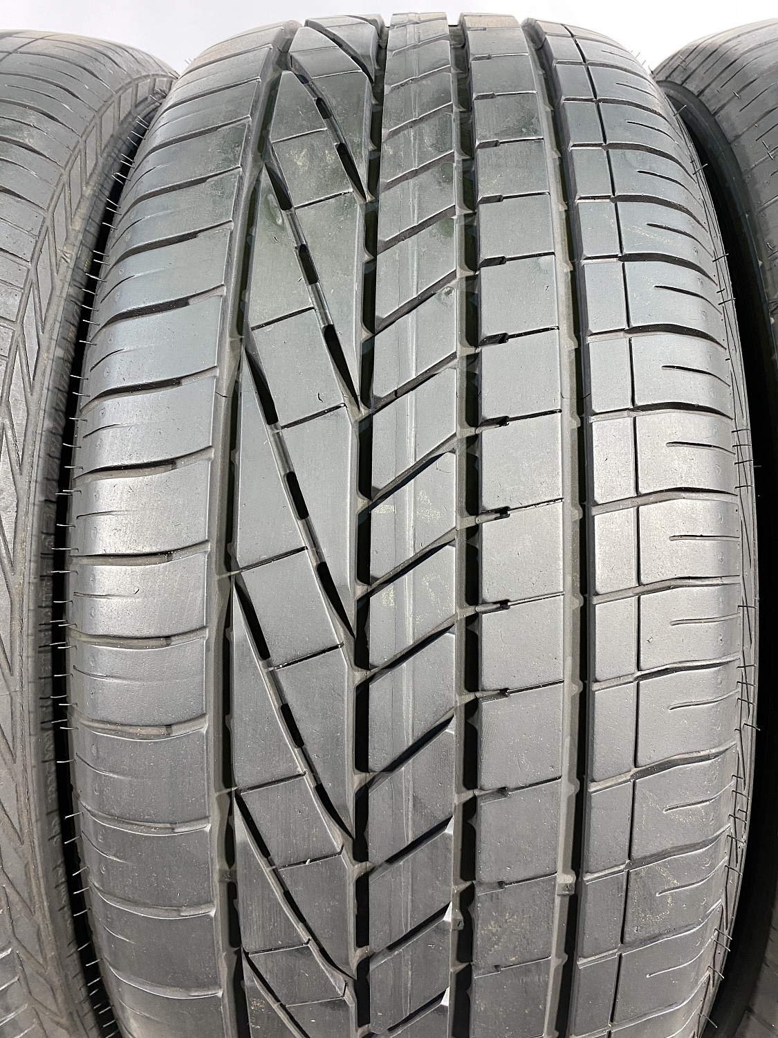 255 45 20 GOODYEAR EXCELLENCE