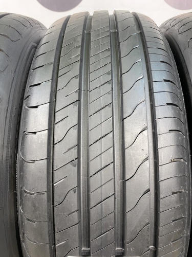 235 55 19 GOODYEAR EFFICIENTGRIP 2 SUV