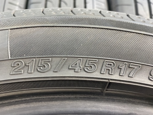 215 45 17 YOKOHAMA BLUEEARTH RV02