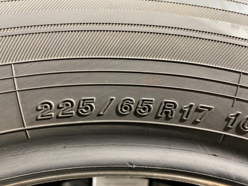 225 65 17 YOKOHAMA BLUEARTH-XT AE61