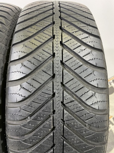 215 60 17 GOODYEAR VECTOR 4SEASONS