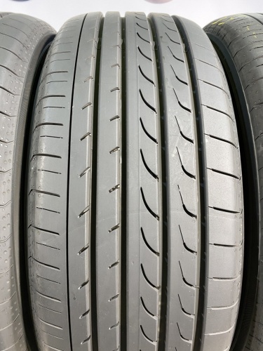 235 55 18 YOKOHAMA BLUEEARTH RV02