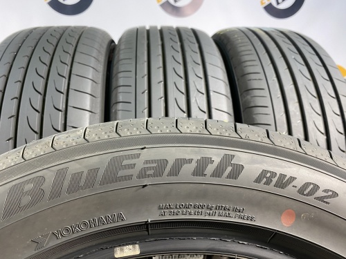 235 55 18 YOKOHAMA BLUEEARTH RV02