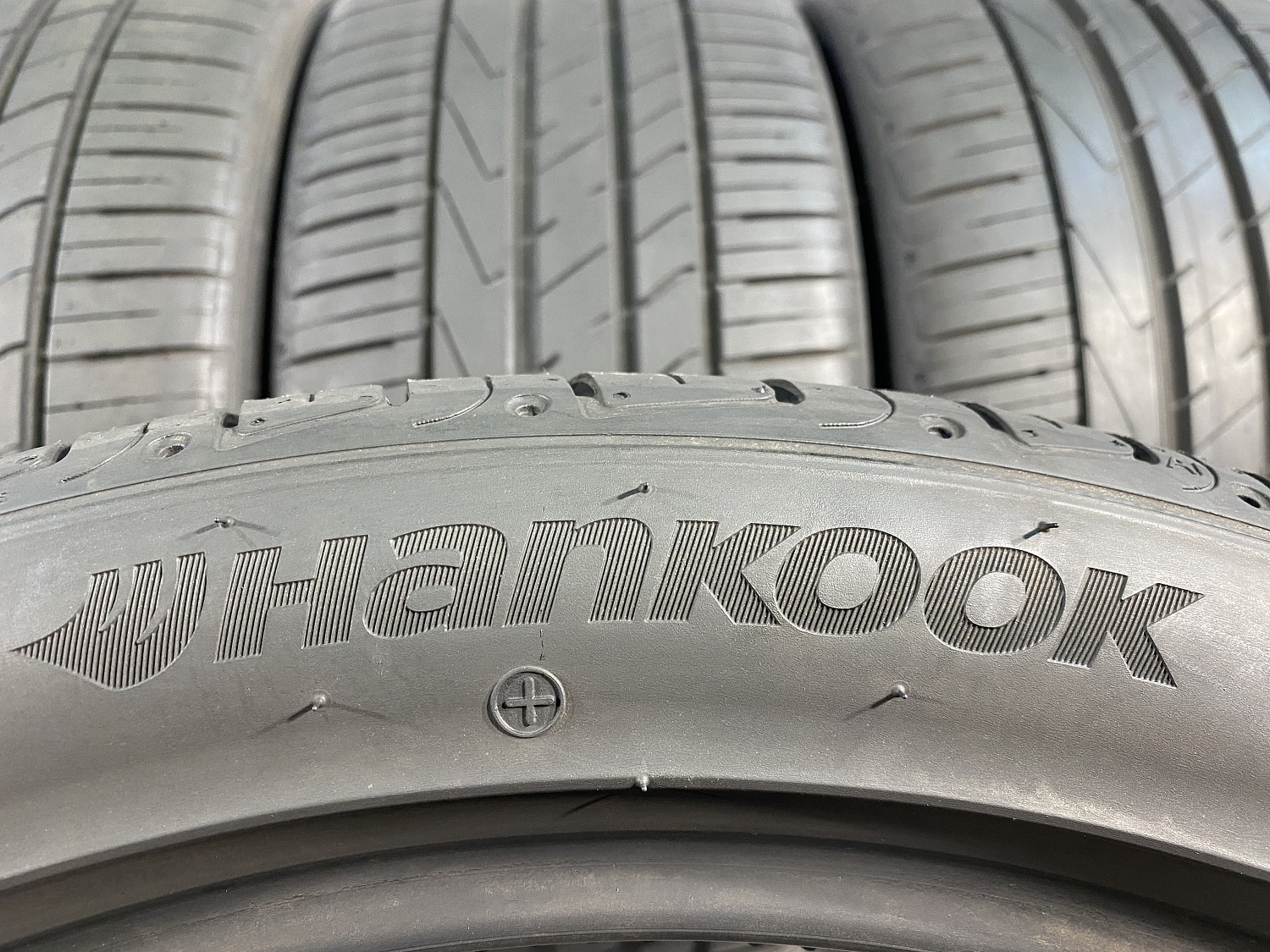 255 40 20 HANKOOK VENTUS S1 EVO 2 SUV K117A