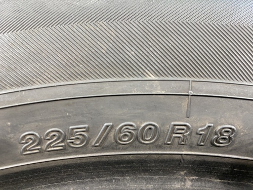 225 60 18 YOKOHAMA BLUEARTH E51A
