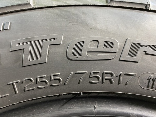 255 75 17 BFGOODRICH MUD-TERRAIN T/A KM2