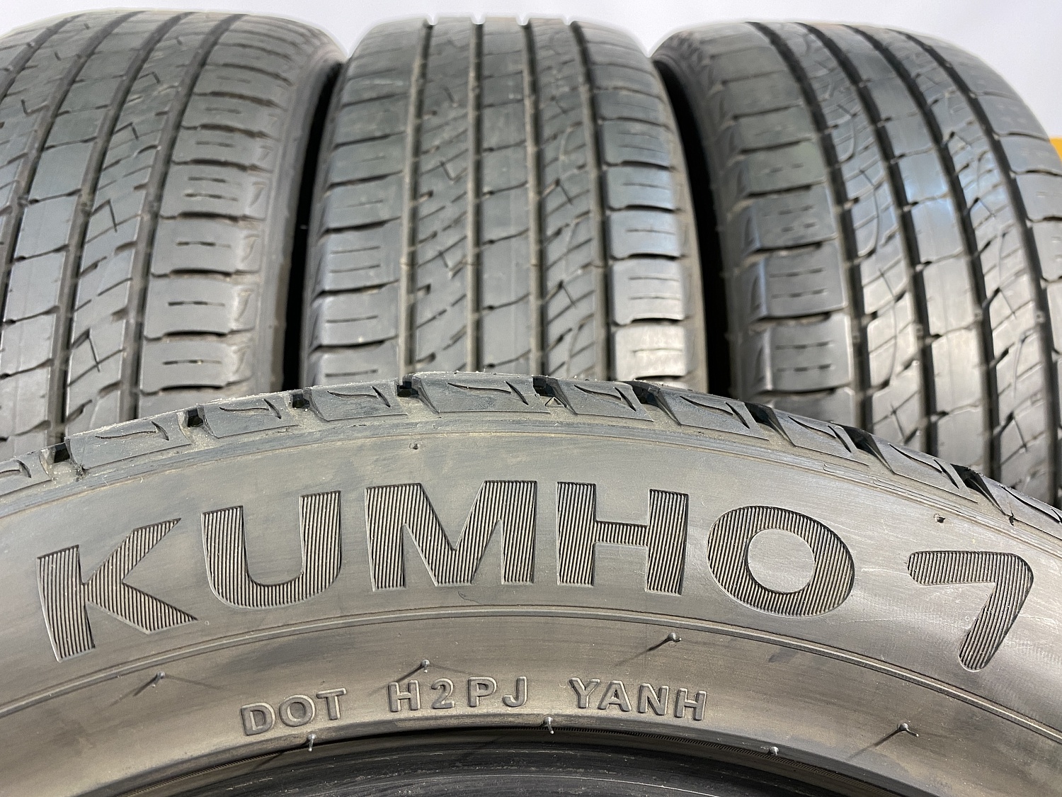 225 55 19 KUMHO CRUGEN PREMIUM KL33