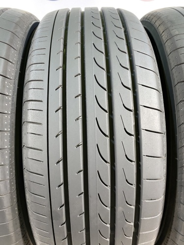 235 55 18 YOKOHAMA BLUEEARTH RV02