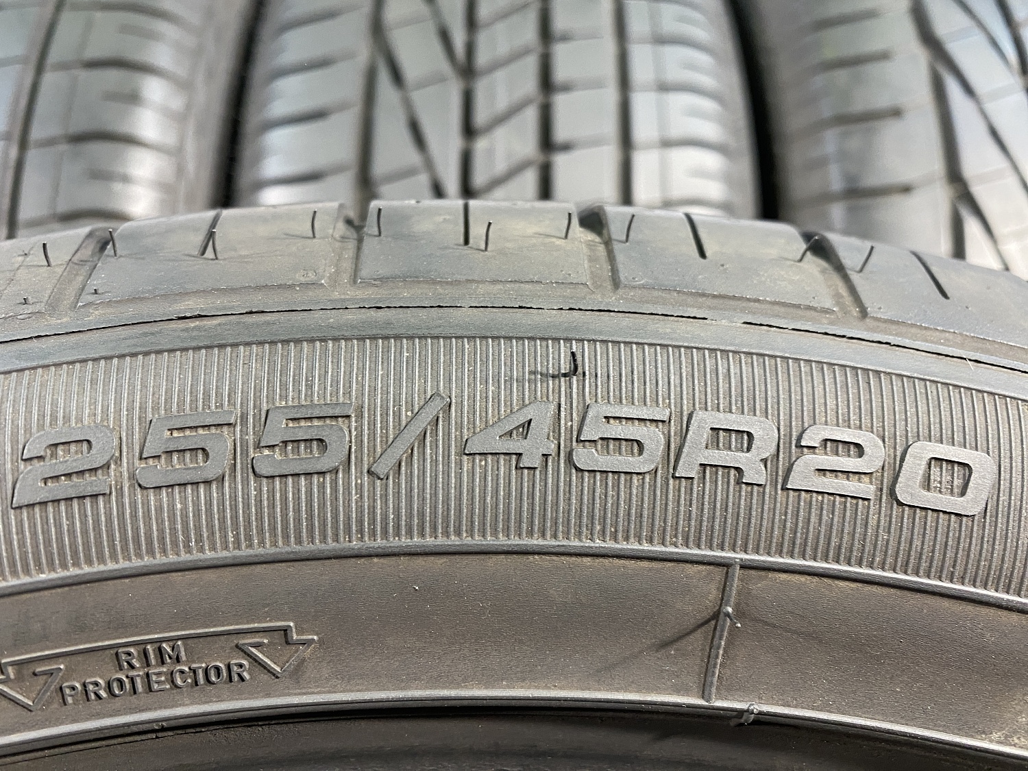 255 45 20 GOODYEAR EXCELLENCE