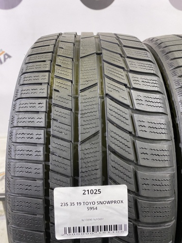 235 35 19 TOYO SNOWPROX S954